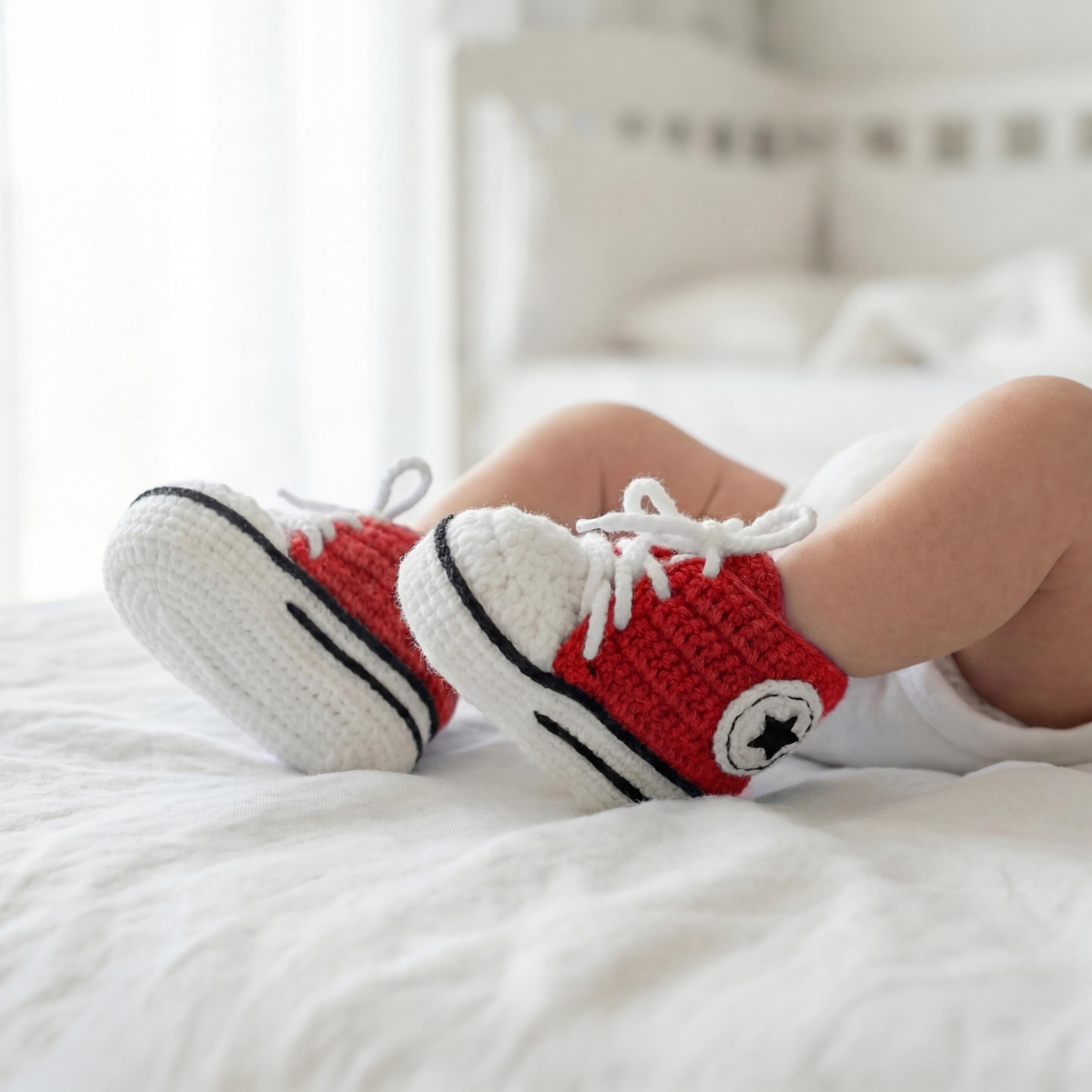 Personalized Baby Booties, Unisex Crochet Shoes, Newborn Sneakers, Baby Shower Gift, Chucks for Boy & Girl